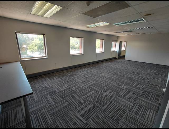 2,038M² OFFICE TO LET IN VORNA VALLEY